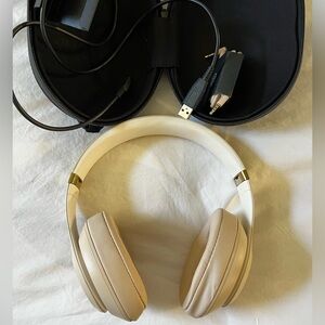 Beats Studio 3 Pro, used but in great condition.